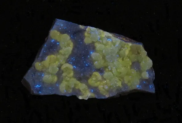 Willemite on Dolomite - image 4