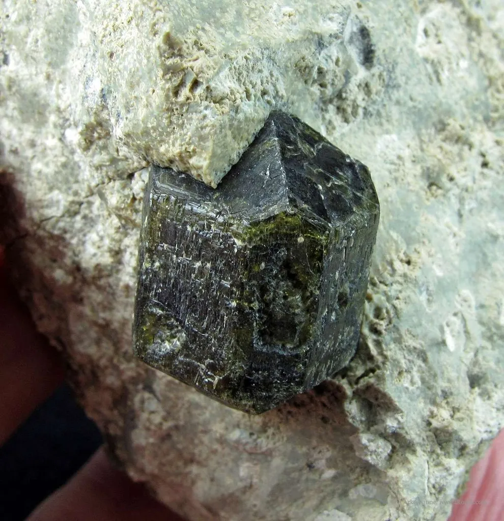 Wiluite (Type Locality) - image 4