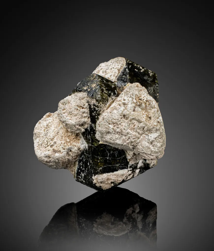 Wiluite with Achtaragdite image