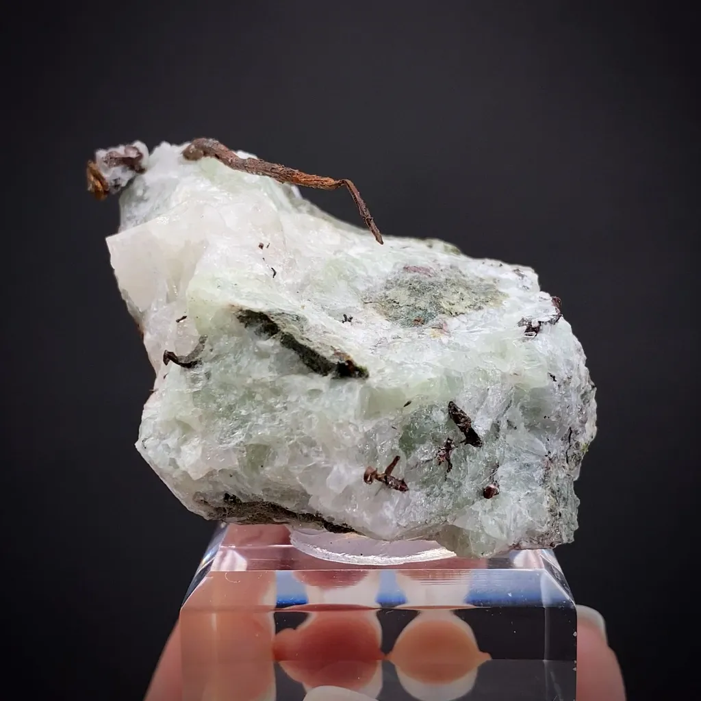 Wire Copper (Spinel twinned) with Calcite image