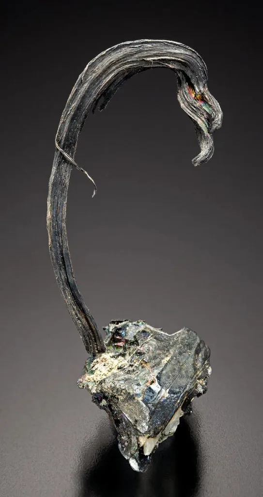 Wire Silver on Acanthite image