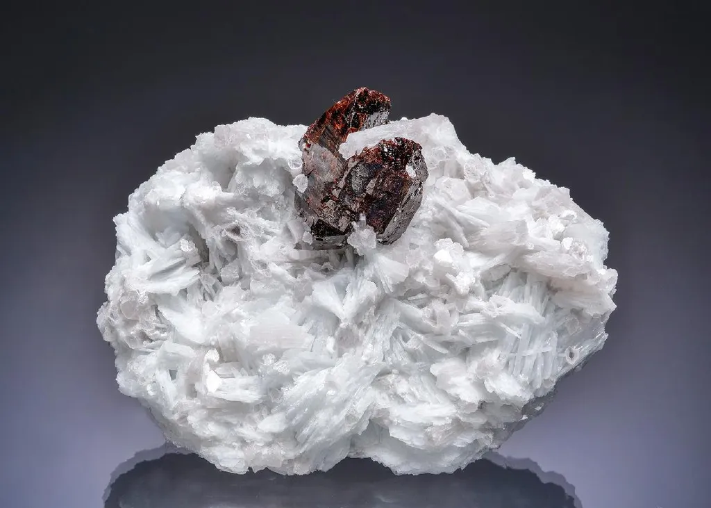 WODGINITE var. tantalowodginite image