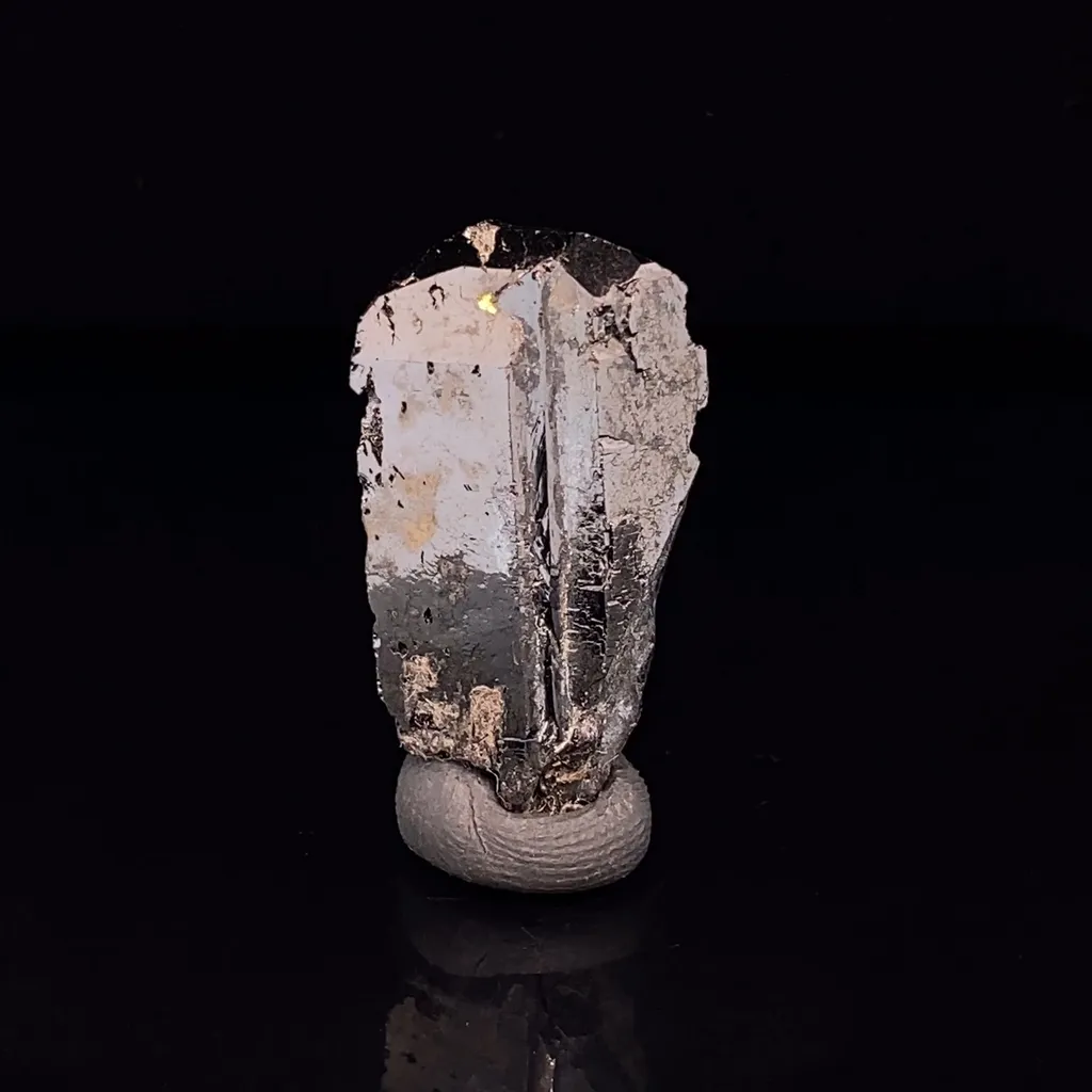 Wodginite with Cassiterite epitaxial growth - image 2