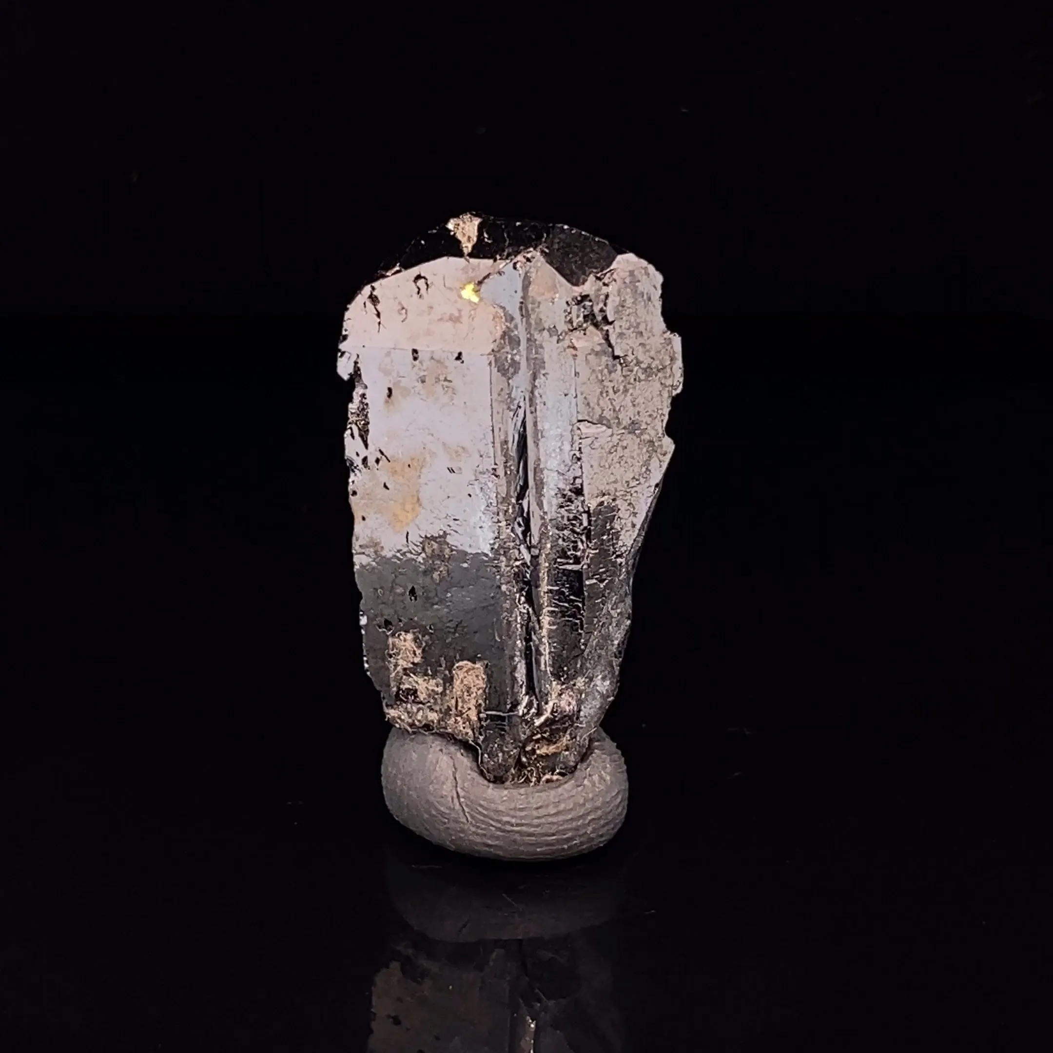 Wodginite with Cassiterite epitaxial growth - image 2