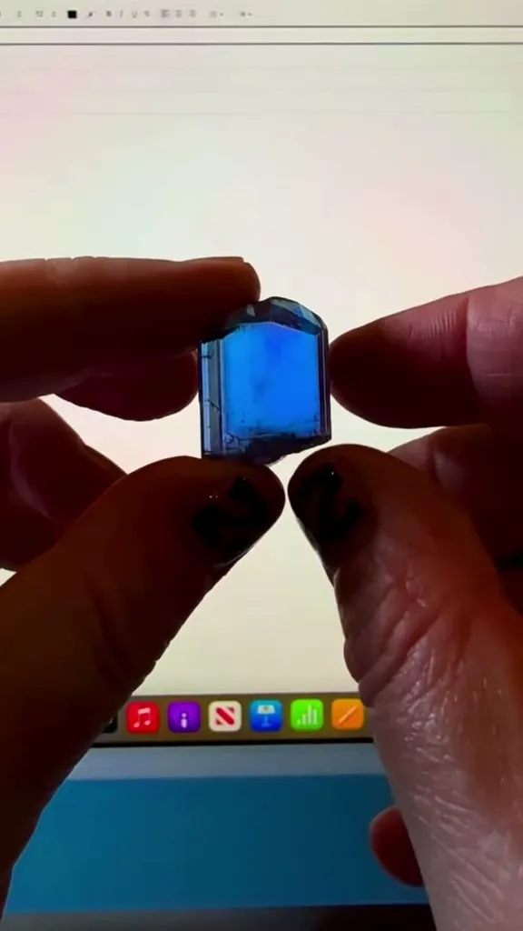 Woke up this morning and instantly had to pull this Tanzanite back out… some… image