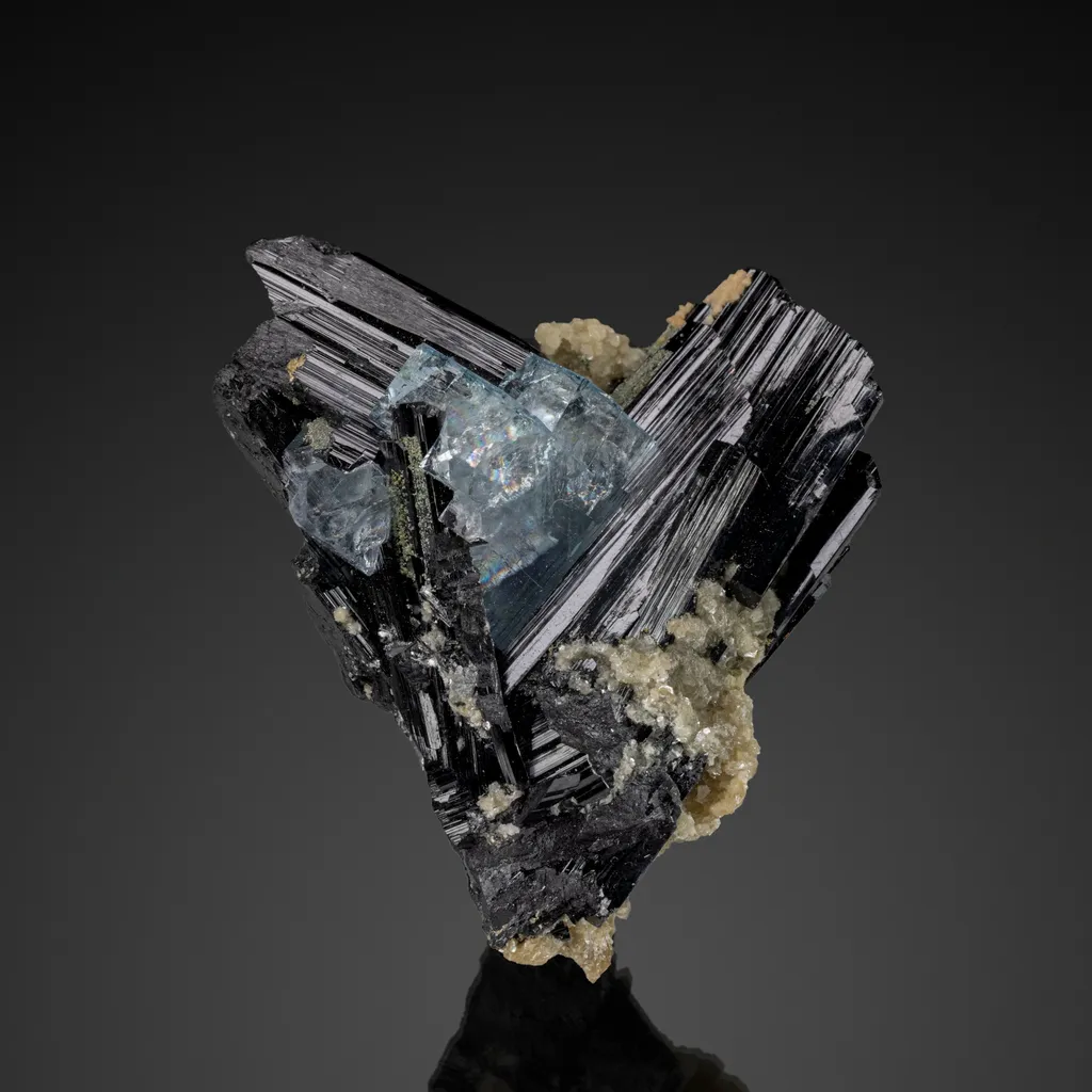 Wolframite and Fluorite image