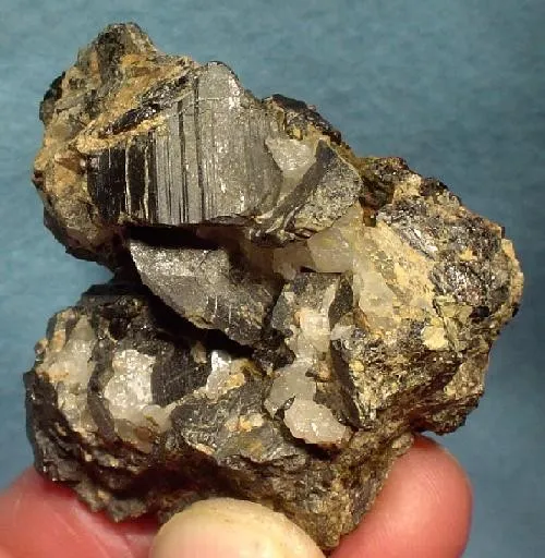 Wolframite, Quartz image