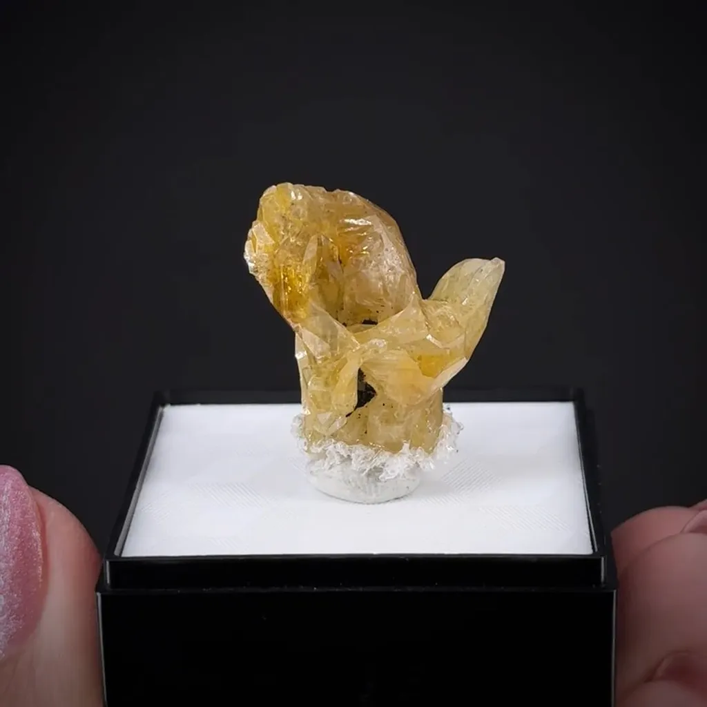 Wulfenite - image 2