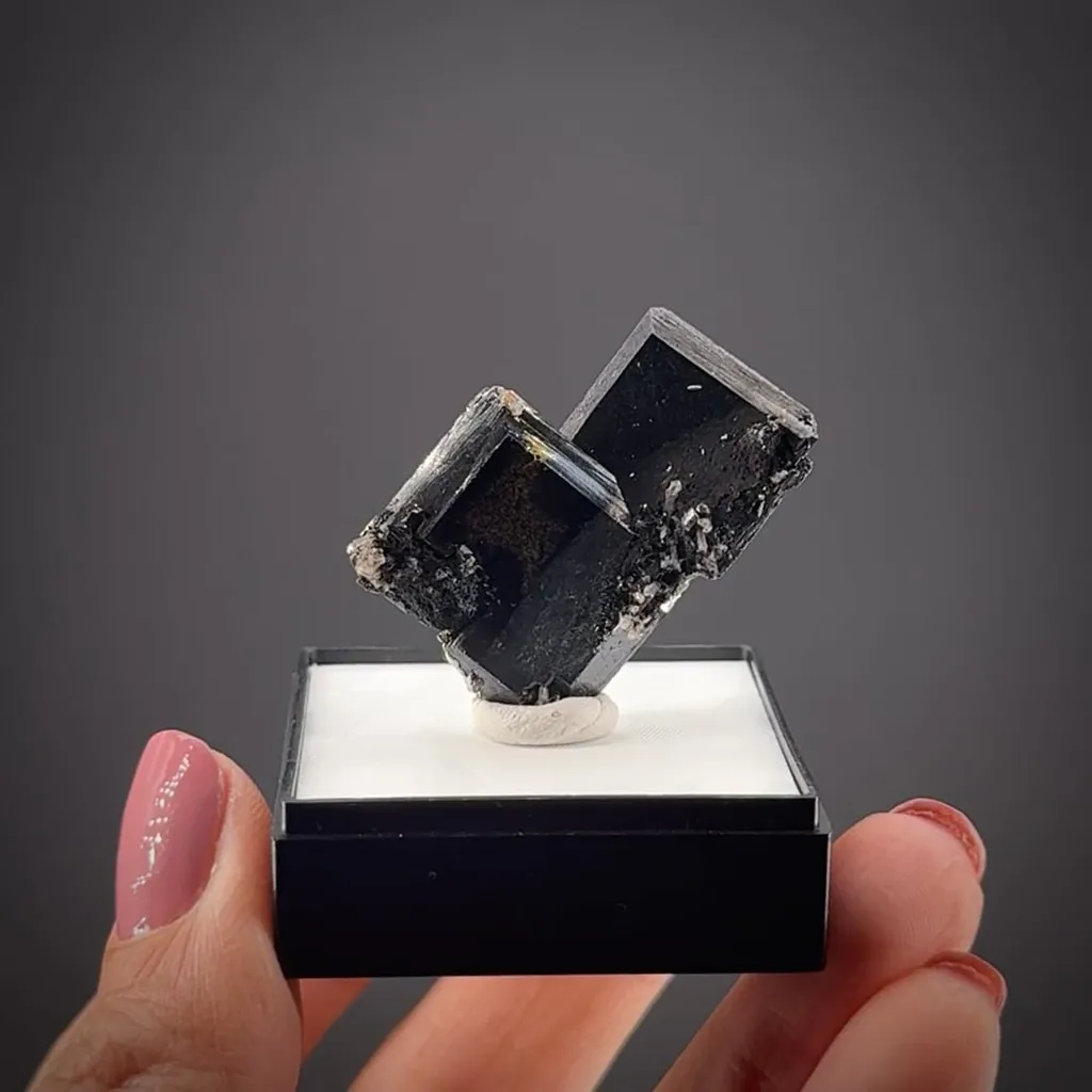 Wulfenite - image 2