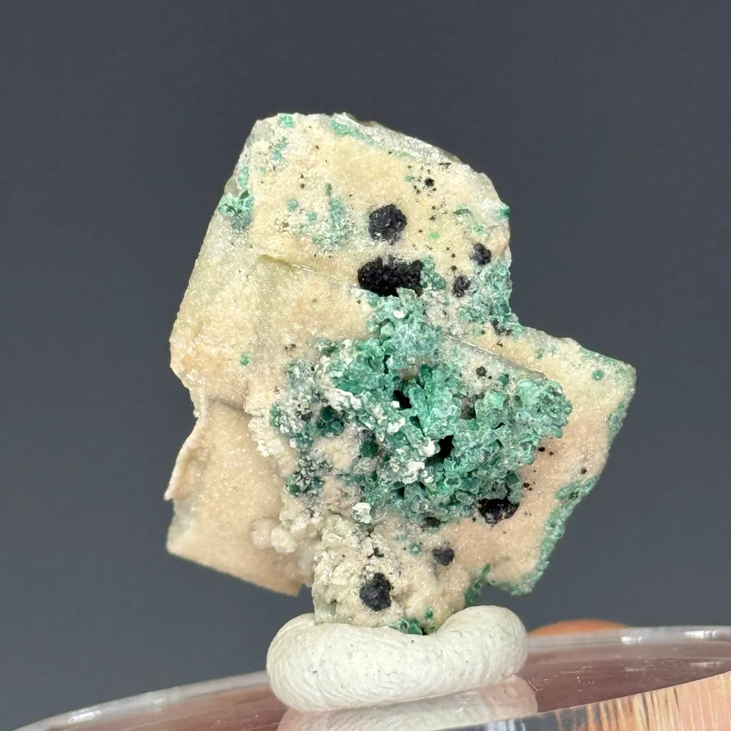 Wulfenite - image 4