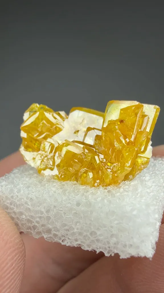 Wulfenite - image 2
