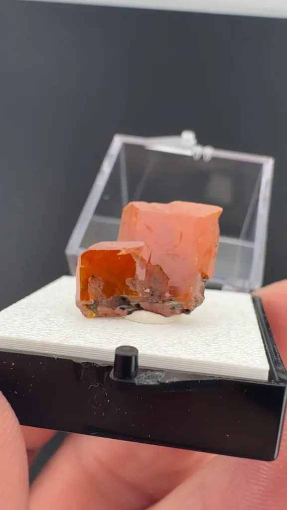 Wulfenite image