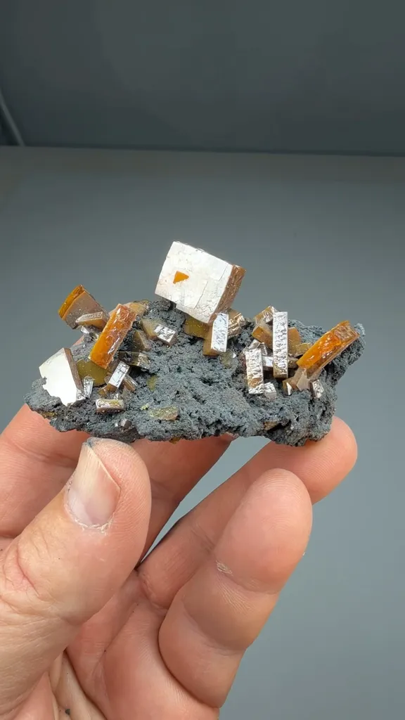 Wulfenite - image 2