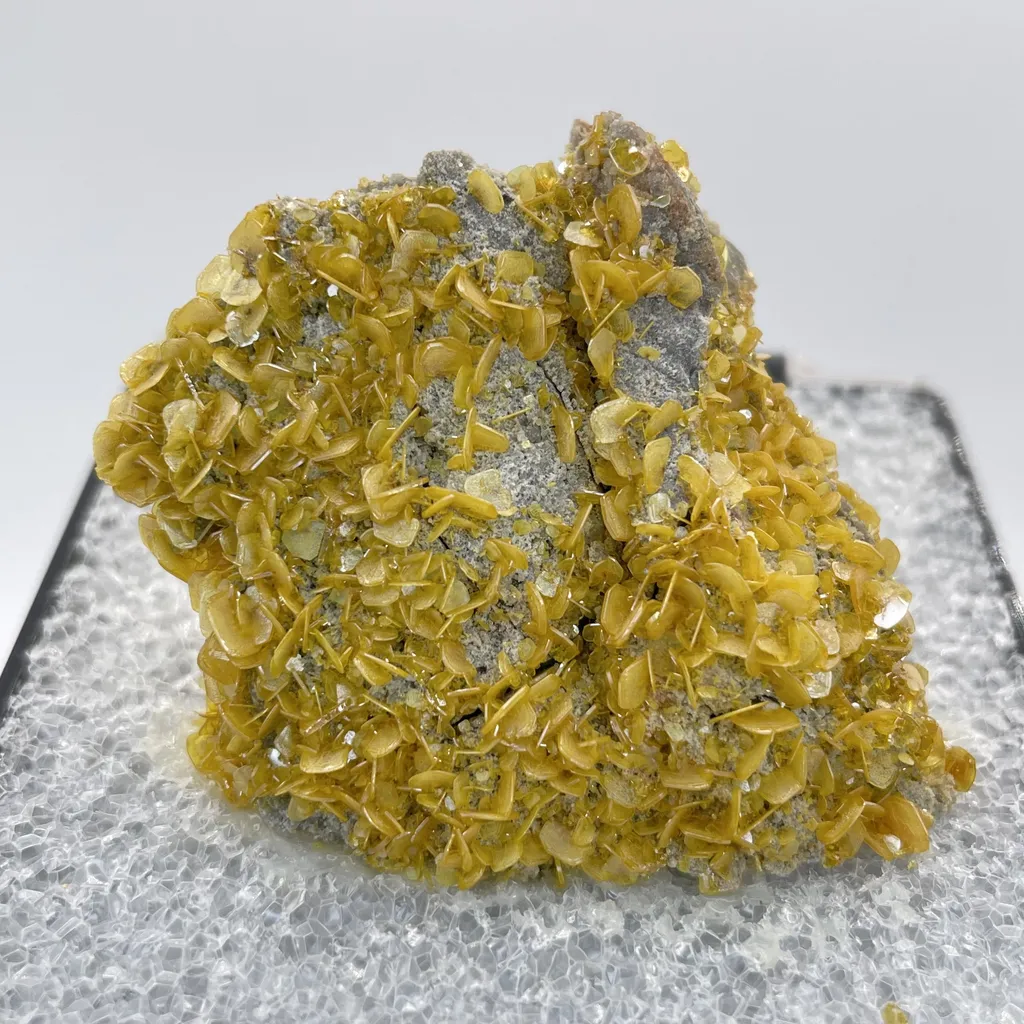 Wulfenite image