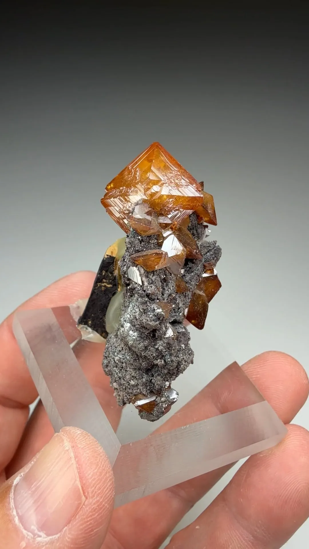 Wulfenite (1203) - image 2