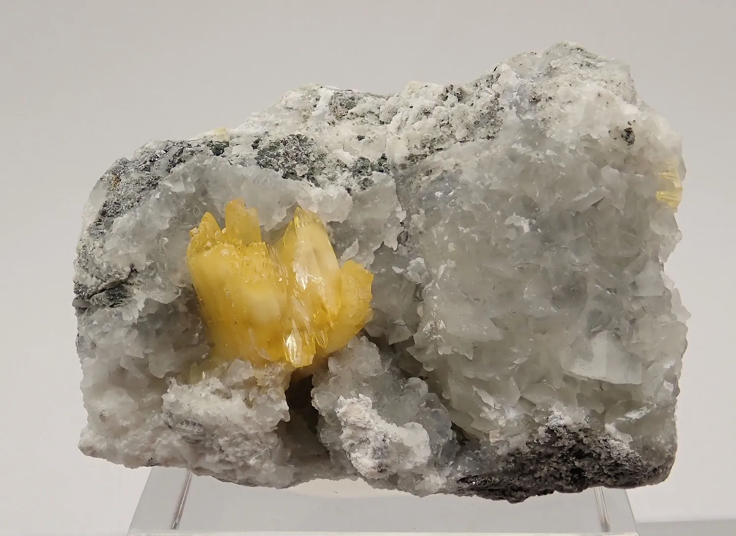 Wulfenite - image 3