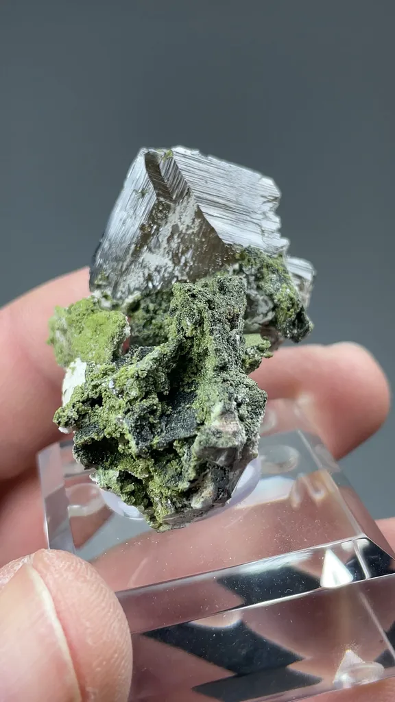 Wulfenite - image 2