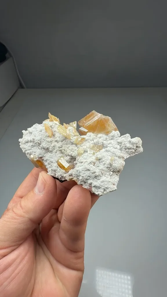 Wulfenite - image 2