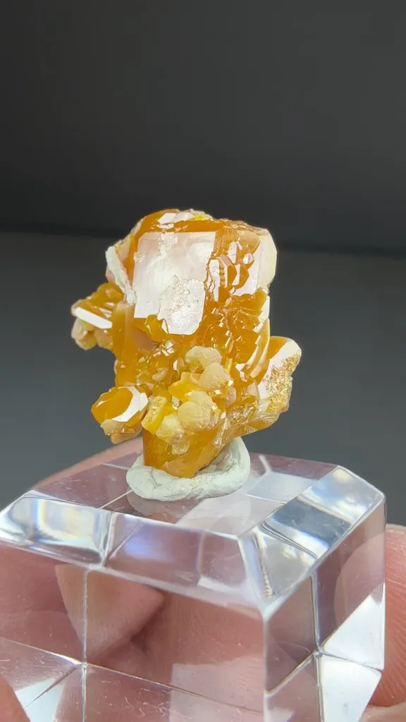Wulfenite - image 2