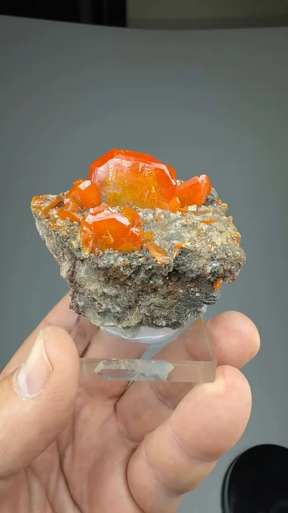 Wulfenite image