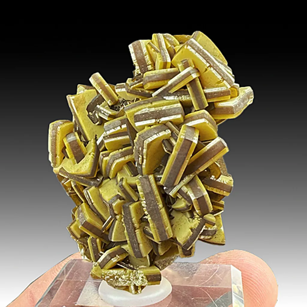 Wulfenite image
