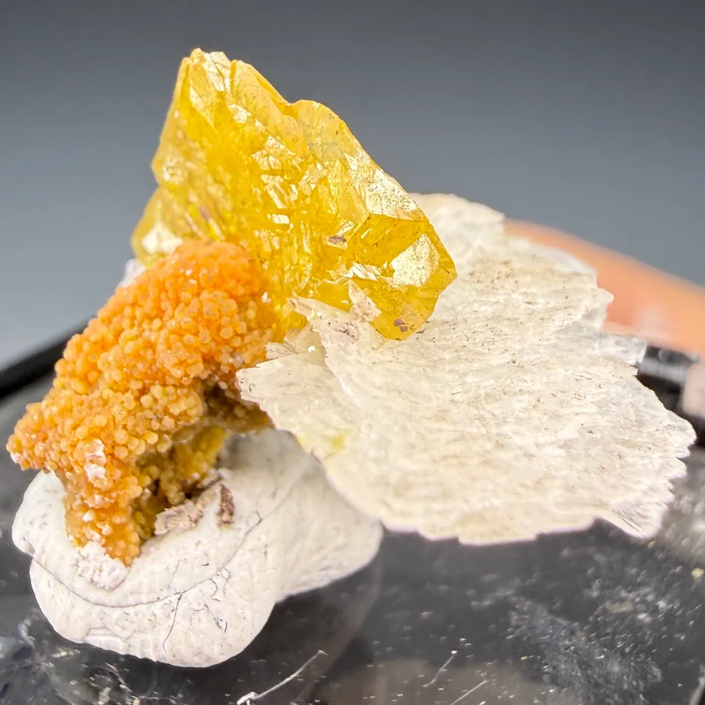 Wulfenite - image 2