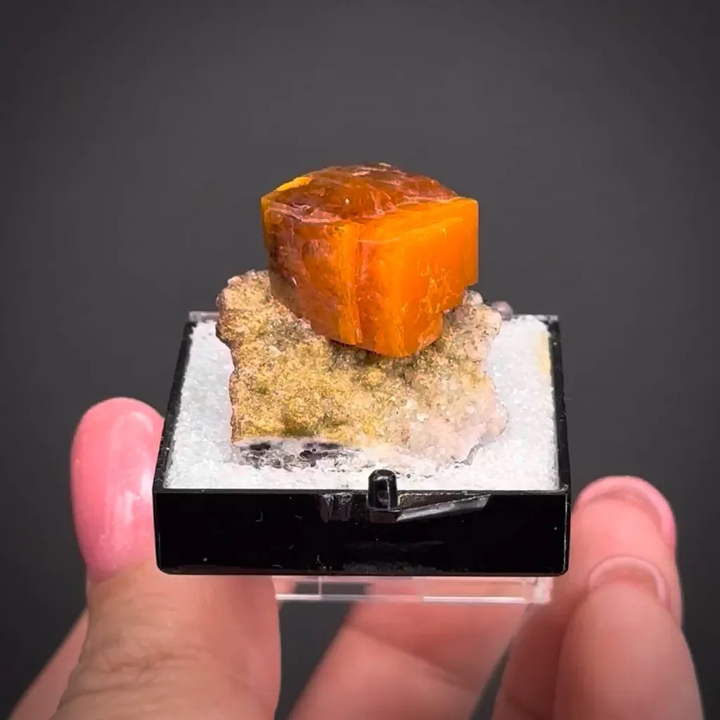 Wulfenite image