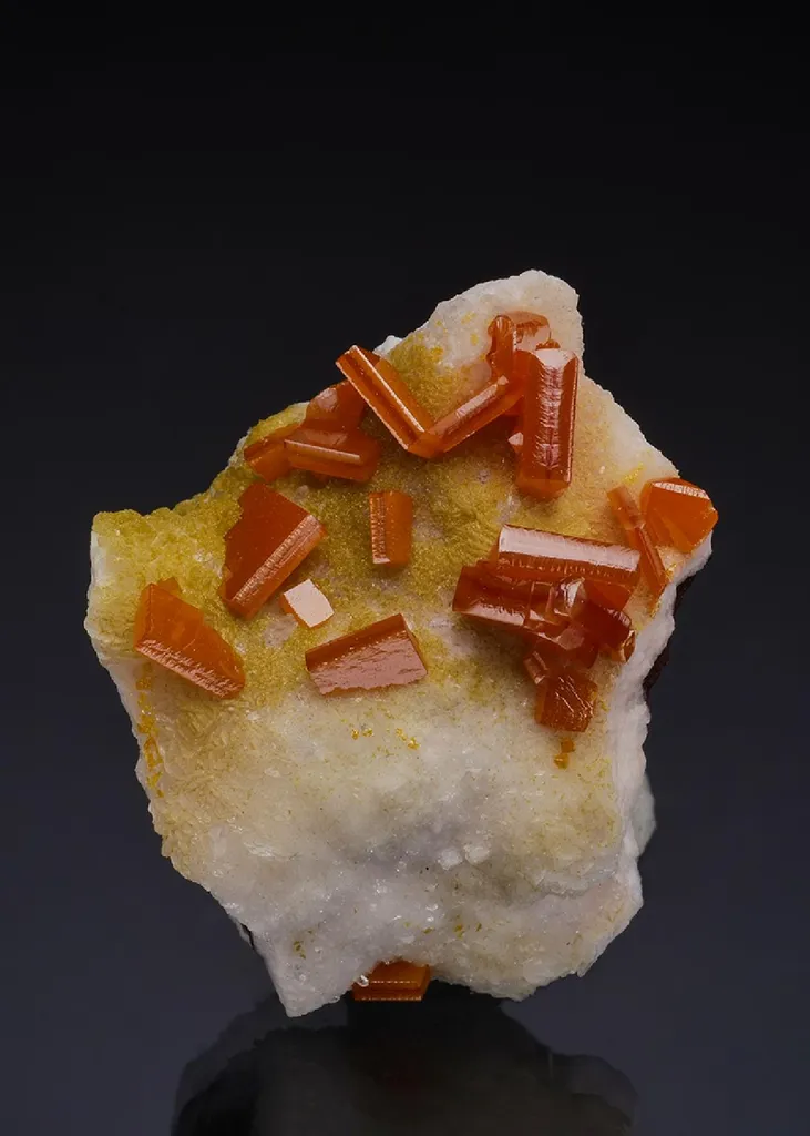 WULFENITE image