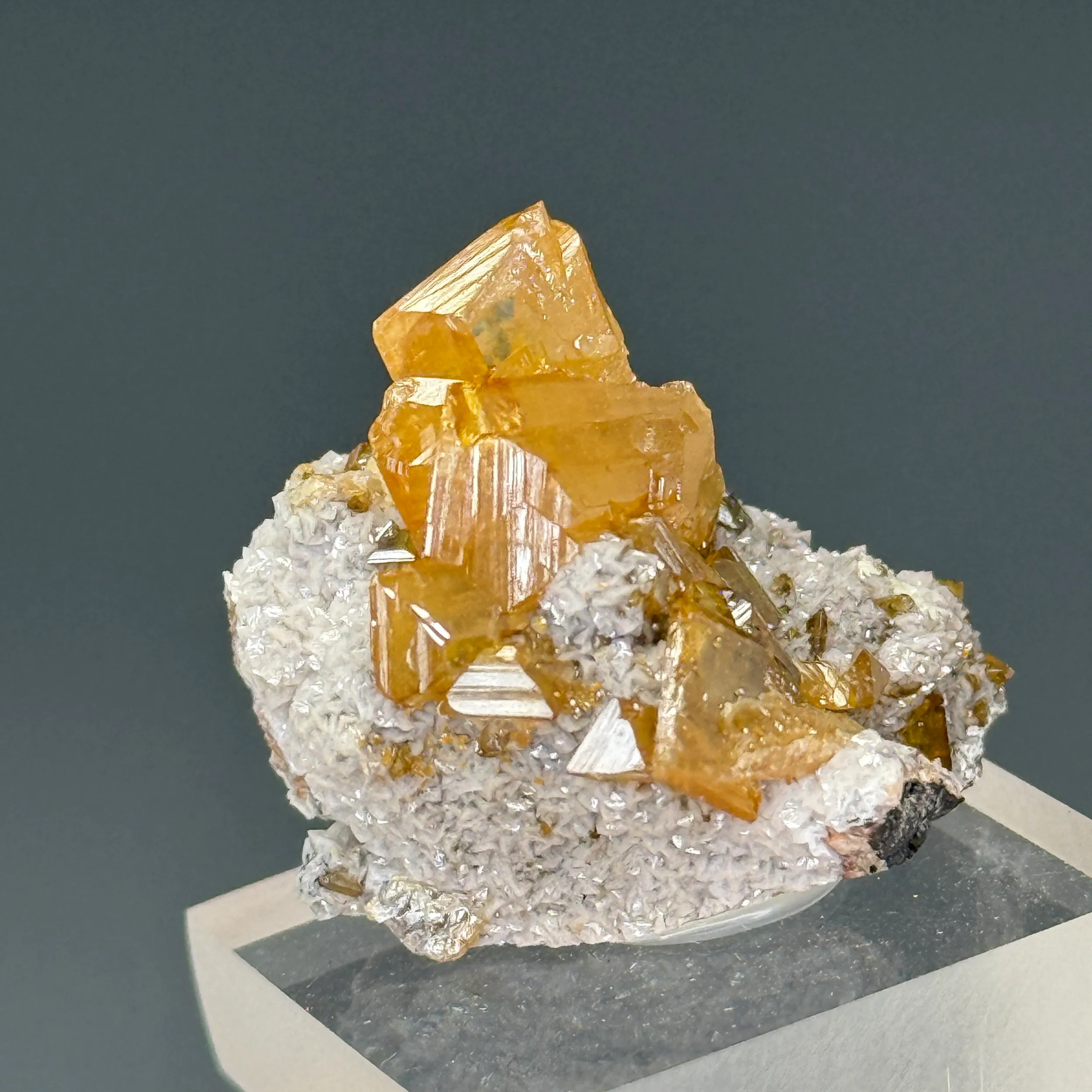 Wulfenite - image 3