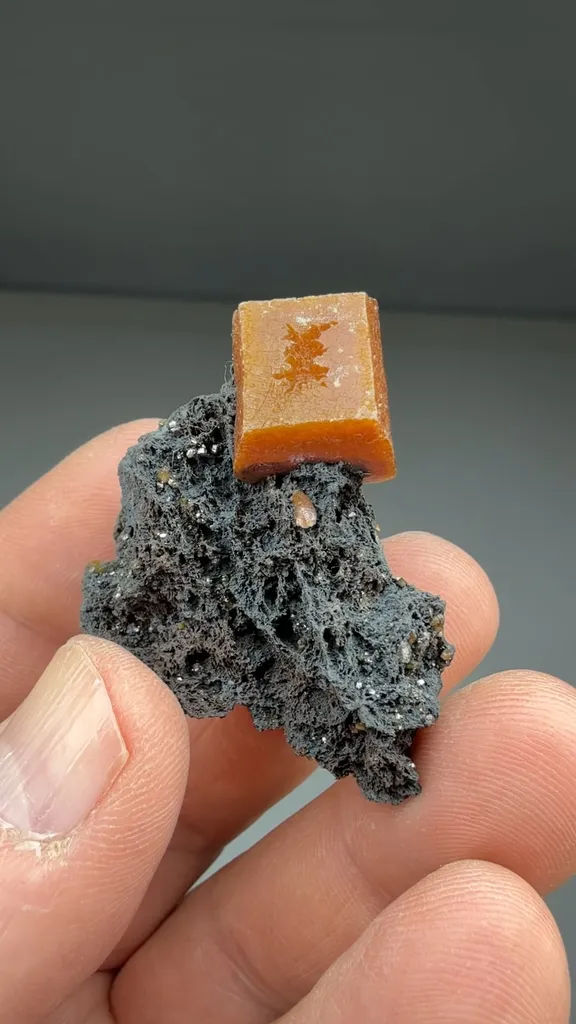 Wulfenite - image 2