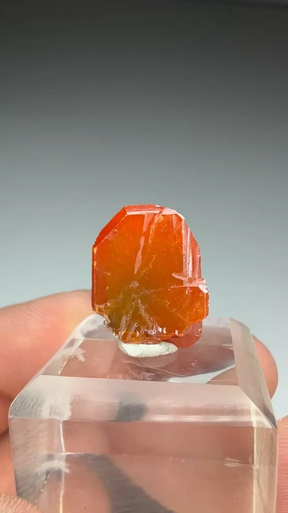 Wulfenite - image 2