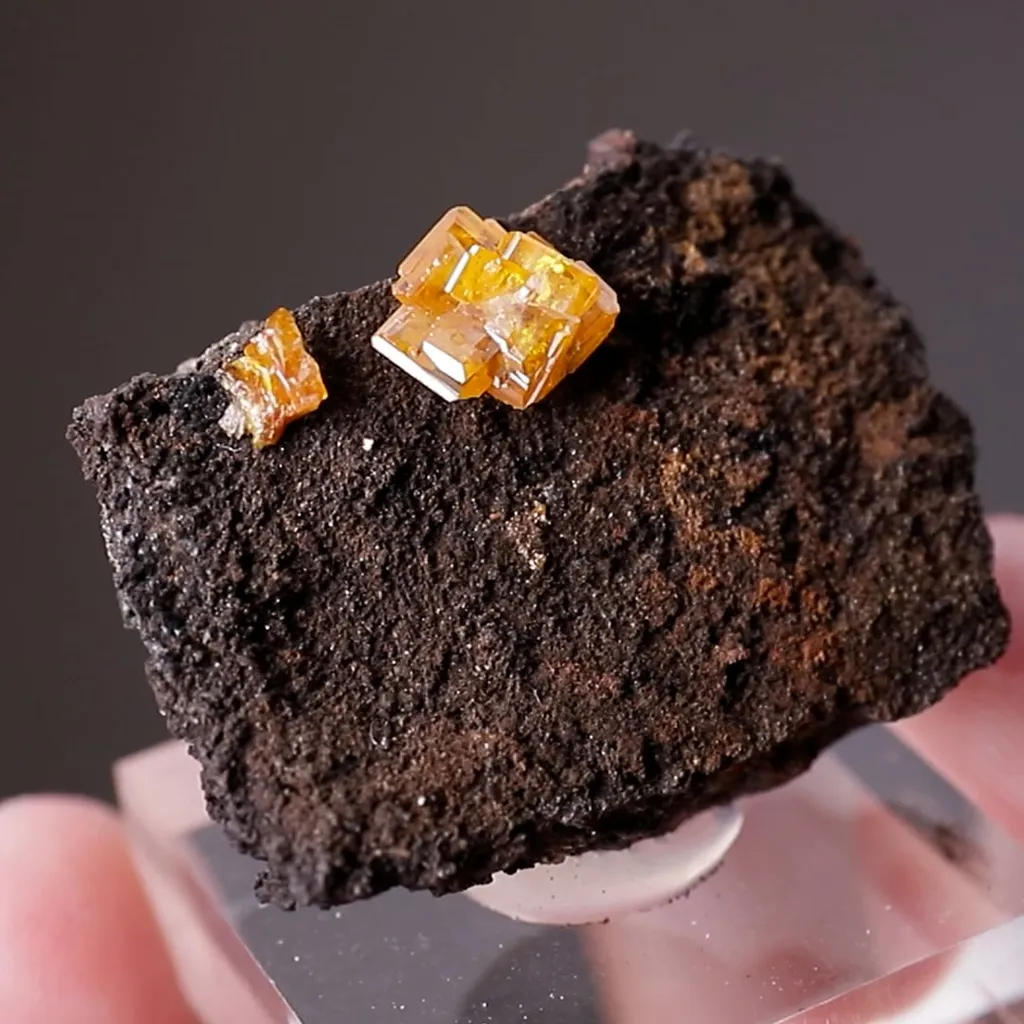 Wulfenite - image 2
