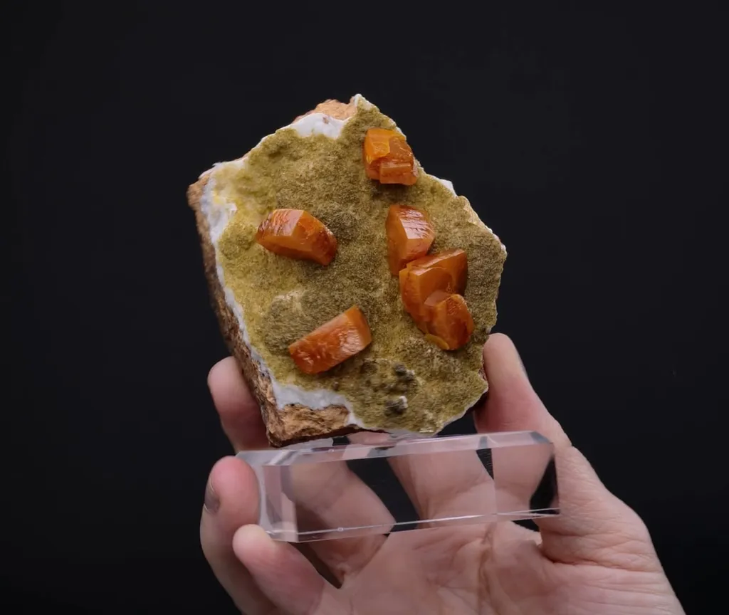 Wulfenite - image 2