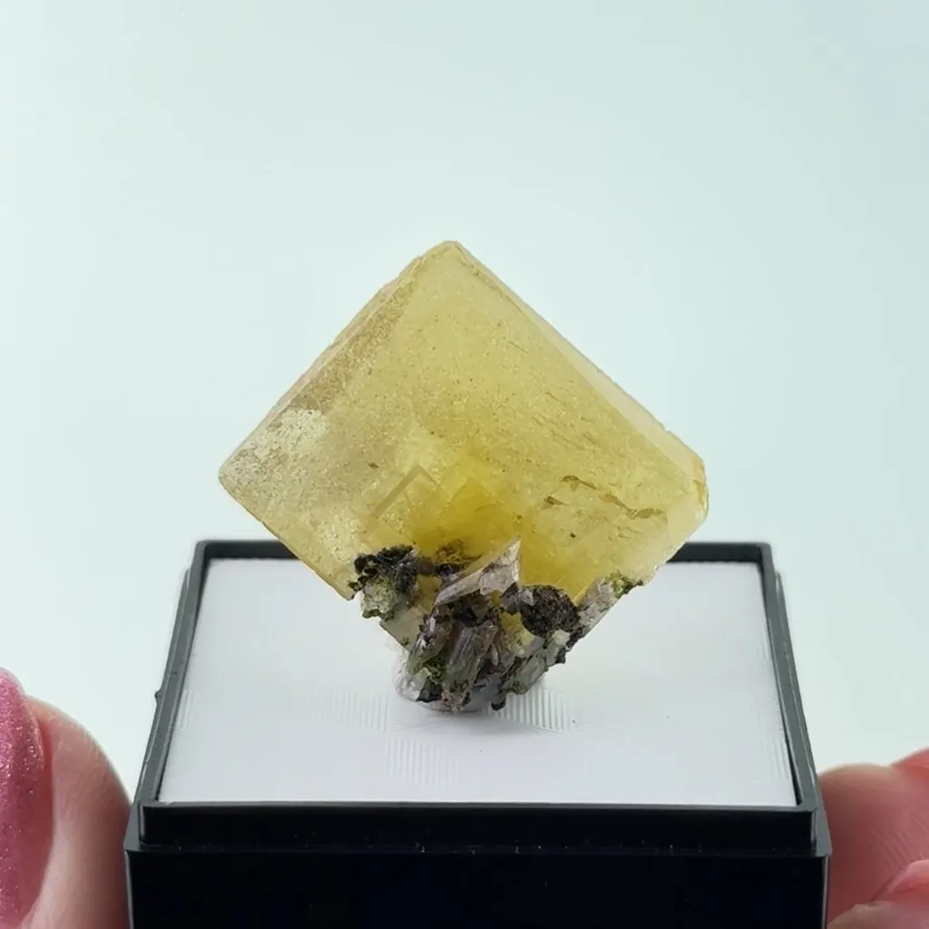 Wulfenite - image 2