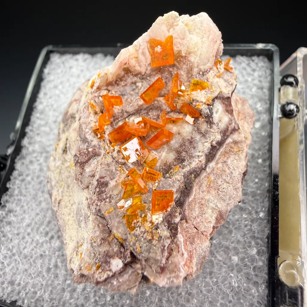 Wulfenite - image 3