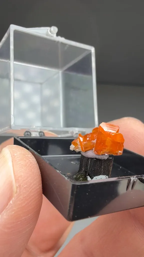 Wulfenite - image 2