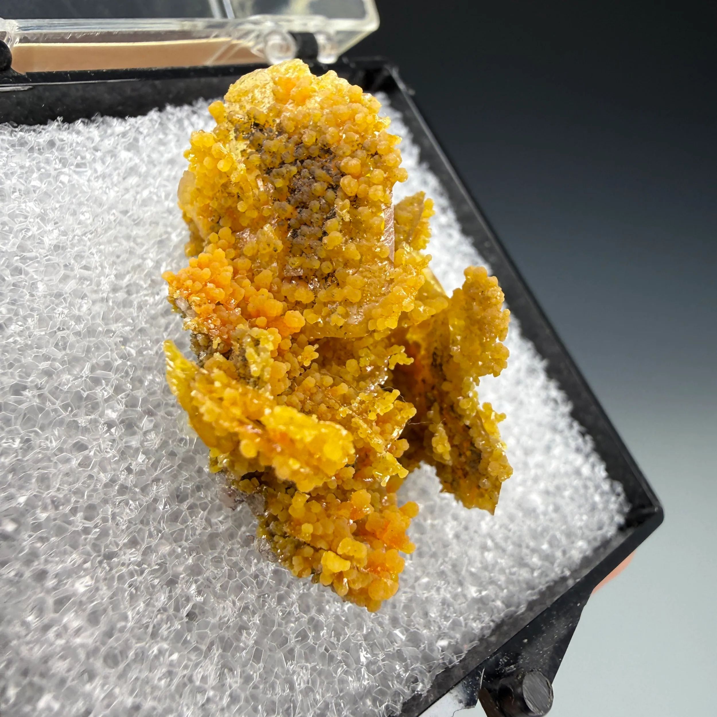 Wulfenite - image 3