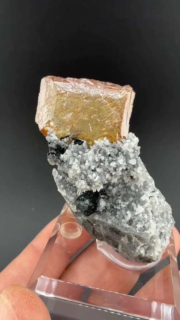 Wulfenite - image 2