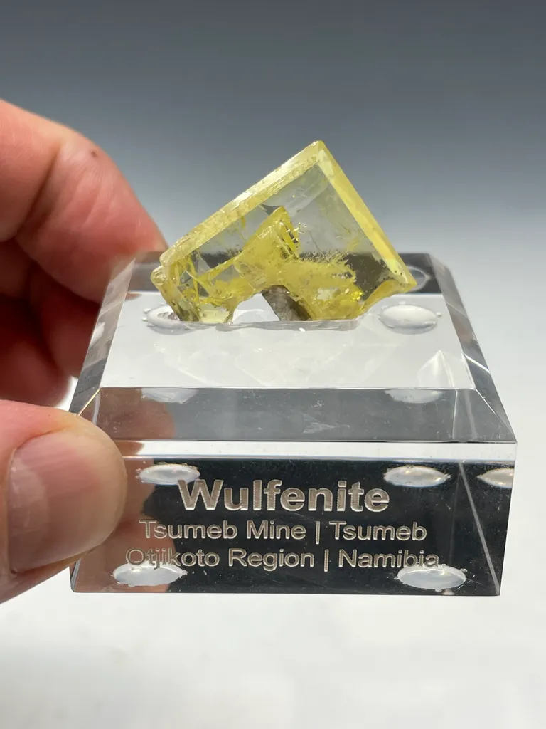 Wulfenite image