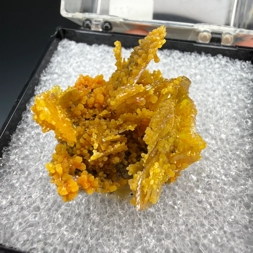 Wulfenite image