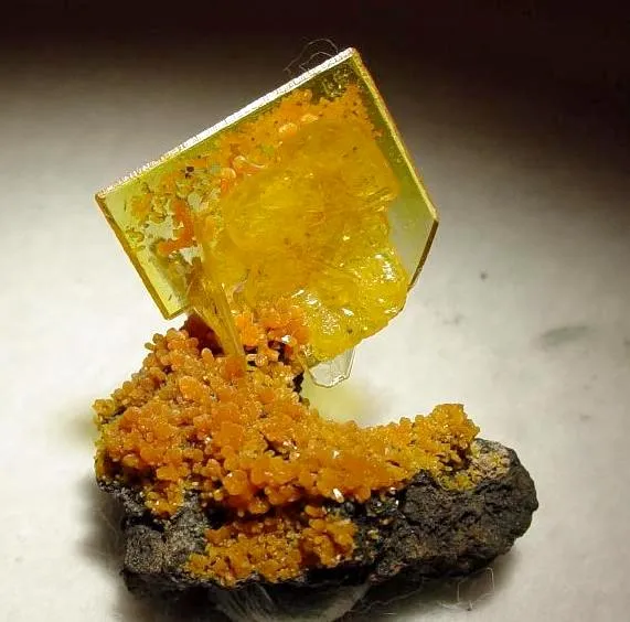 Wulfenite image