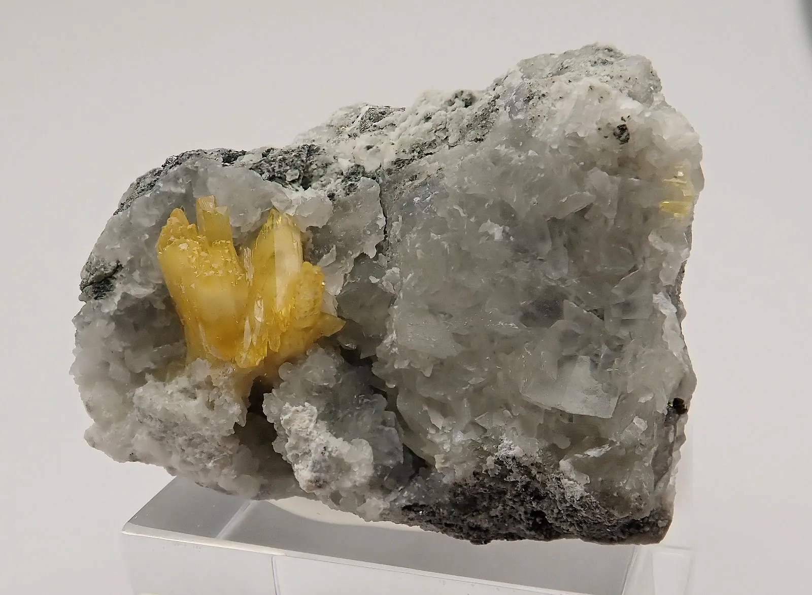 Wulfenite - image 4