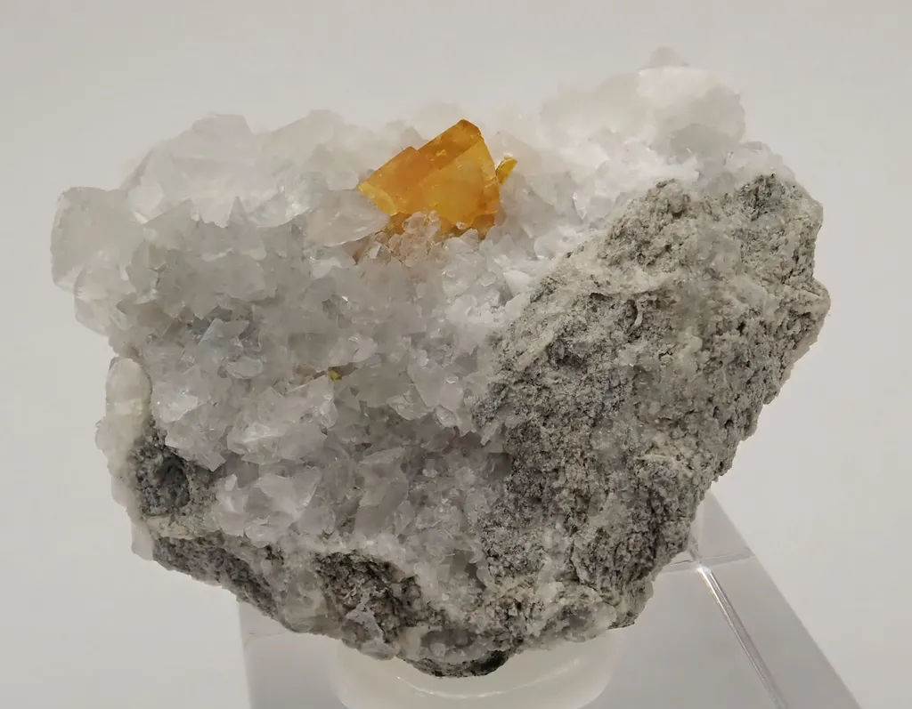 Wulfenite image