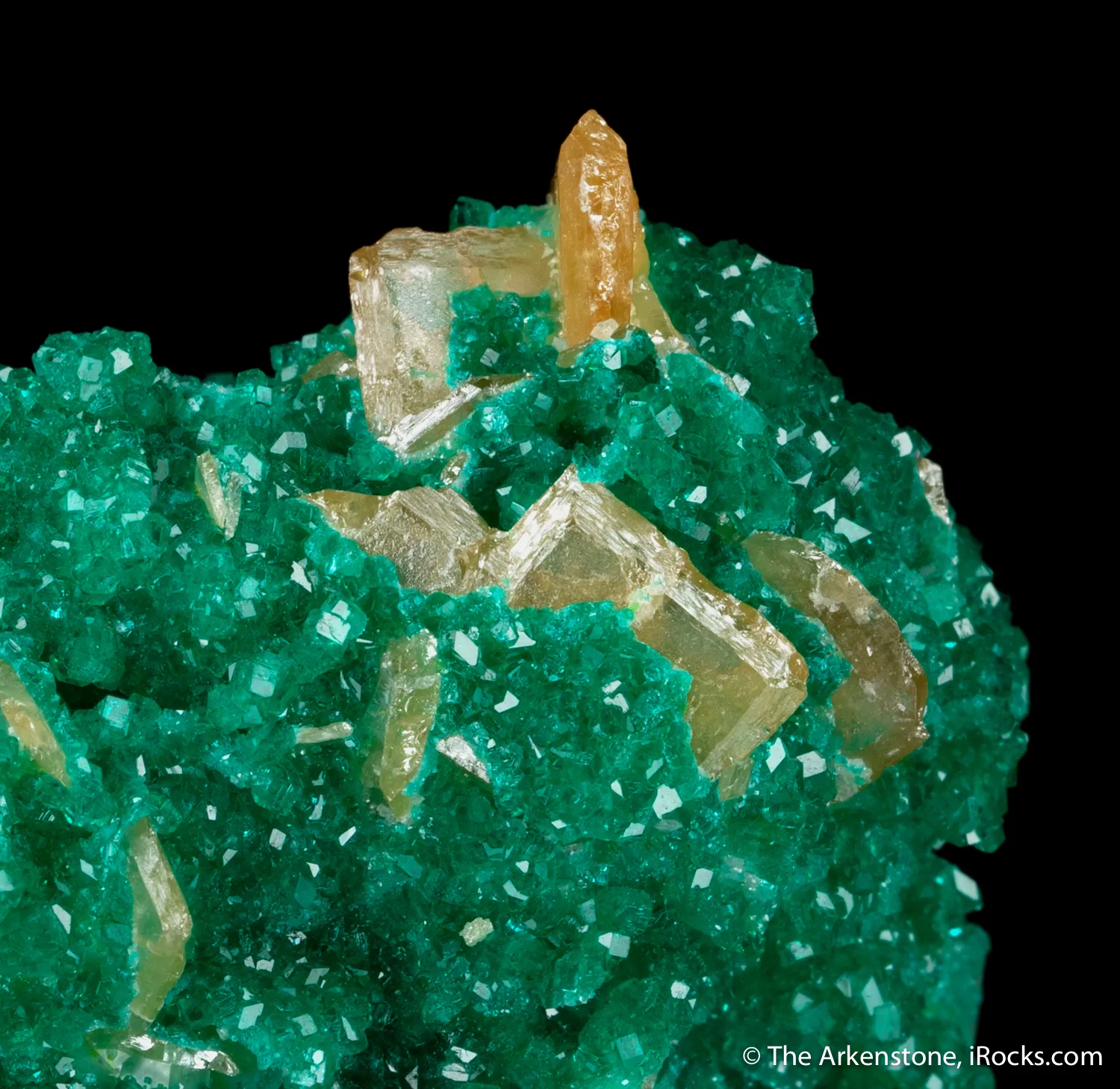 Wulfenite and Dioptase on Calcite - image 1