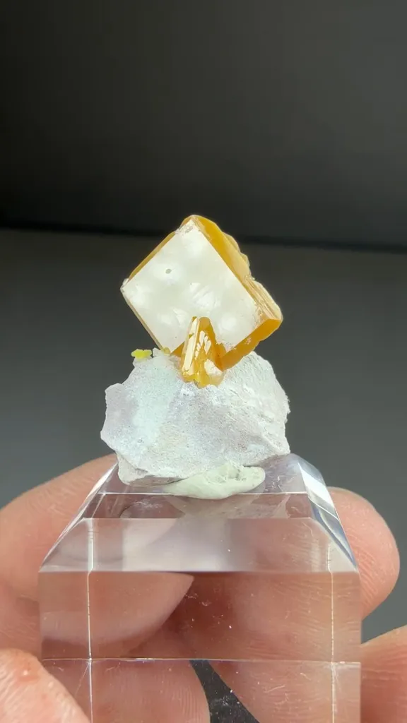 Wulfenite - image 2