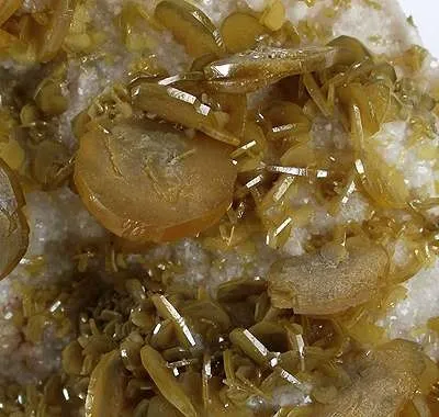 Wulfenite - image 2