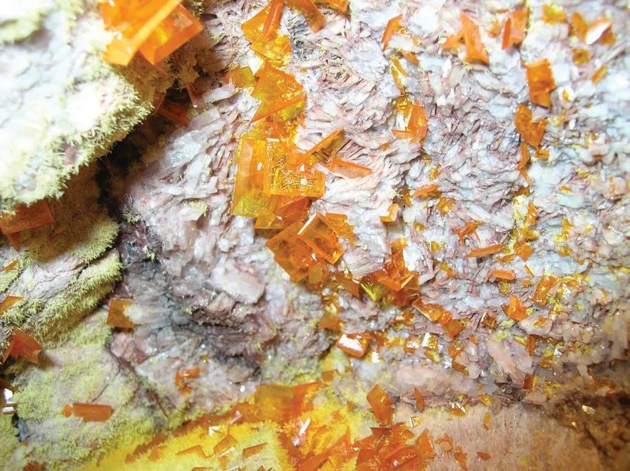 Wulfenite, Barite image