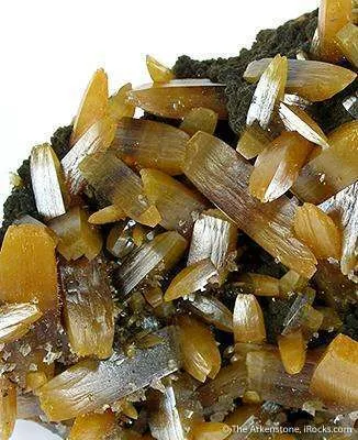 Wulfenite (Bipyramidal) - image 3