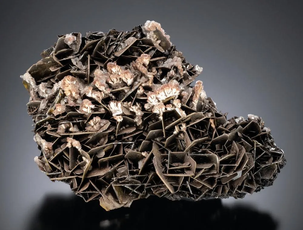 Wulfenite, Calcite image