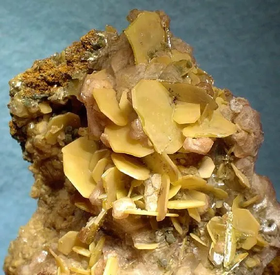 Wulfenite, Calcite - image 2